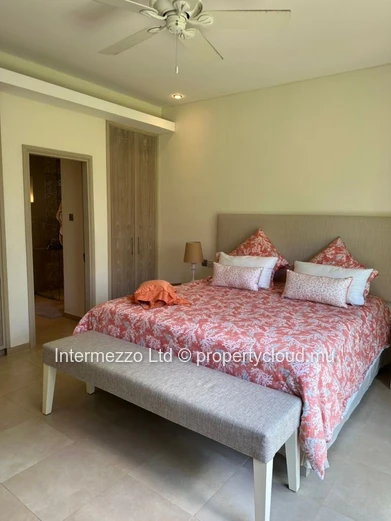 Appartement IRS Anahita à vendre – 2 chambres, jardin privatif 450 m² sur le golf –  Île Maurice
