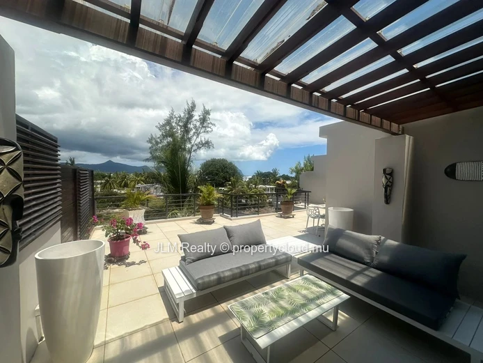 Penthouse en duplex à vendre à Rivière Noire, à quelques pas de la plage de La Preneuse – Île Maurice