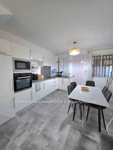 Beau Triplex de 3 chambres en vente locale a pereybere