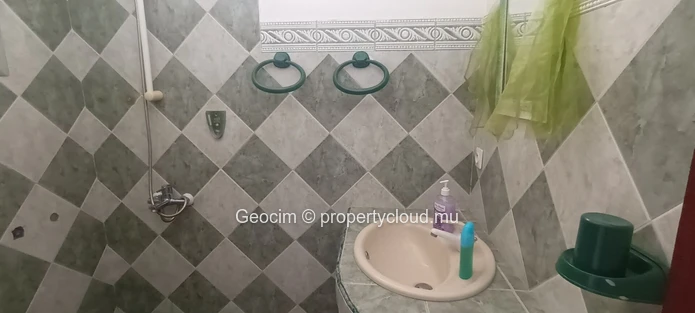 Rivière Noire La Preneuse unfurnished 3 bedroom house. Terrace. Swimmingpool. Garage. Plot of land 310 sqm. (Sole Mandate)