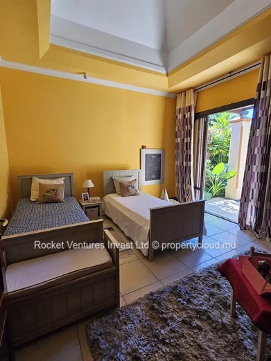 Villa Rénovée de 4 Chambres sur Terrain de Golf – Tamarina, Côte Ouest