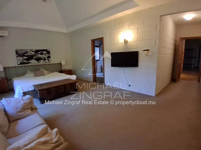 Spacious Family Villa with Pool in Pereybere