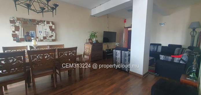 Appartement Semi-Meublé à Vendre – Centre de Curepipe