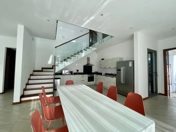 4 Bedroom Villa
