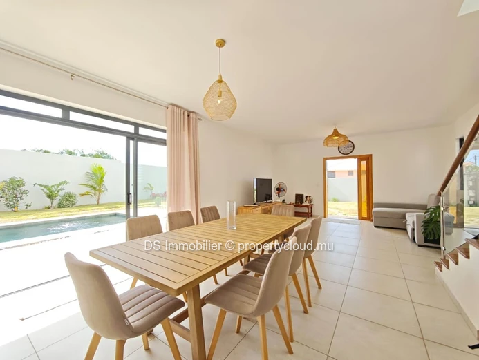 Villa Spacieuse De 5 Chambres + Bureau En Location À Grand Baie - Nord (Mandat exclusif)