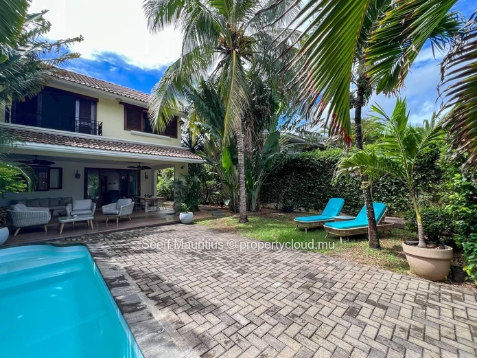 Villa rénovée de 4 chambres avec piscine privée et jardin