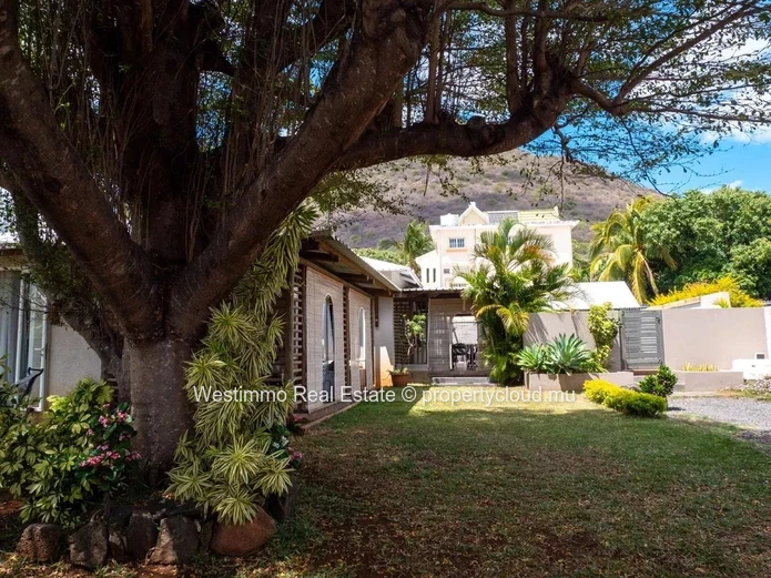Maison familiale de plain-pied avec piscine et vue Tourelle à Tamarin