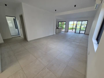 4 Bedroom Townhouse, Duplex