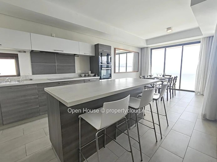 Luxurious Townhouse/Duplex in Tamarin with Communal Pool & Mountain Views - 3 Beds, Office, Fully Furnished, Rs 44M