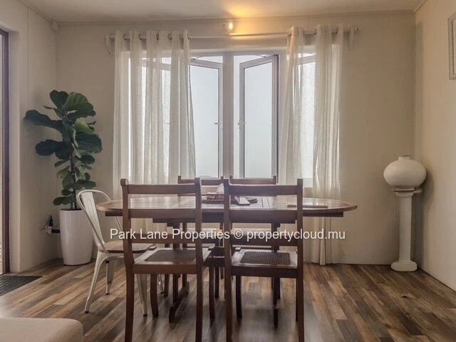 Appartement moderne et bien entretenu de 2 chambres avec terrasse à Floréal
