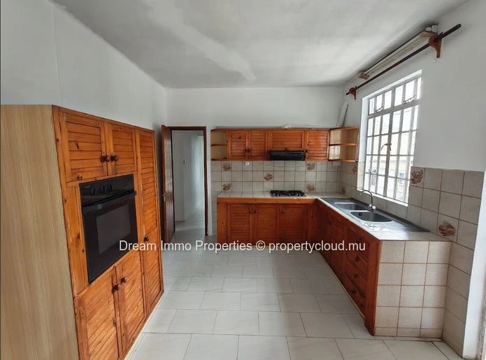 Price Drop ! Beautiful Spacious 7-Bedroom Villa In Beau Bassin – Mauritius