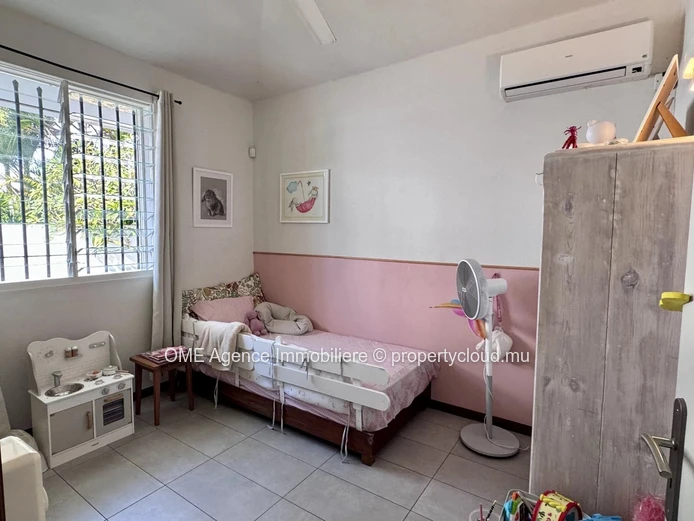 Authentique maison mauricienne sur un vaste terrain tropical avec piscine
