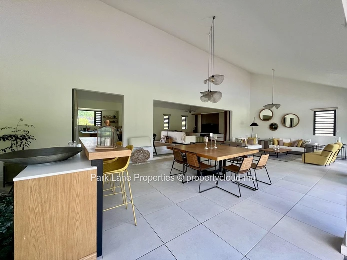 Maison d'architecte spacieuse sur jardin généreux