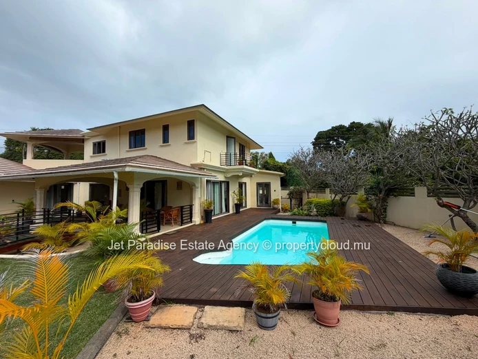 Stunning 4-Bedroom Villa with pool
