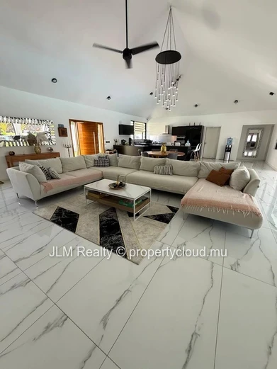 Superbe villa à vendre dans une résidence sécurisée au cœur de Tamarin, Île Maurice