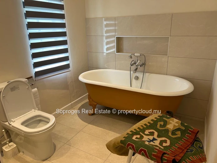 Grande Maison Coloniale de 4000 pieds carrés