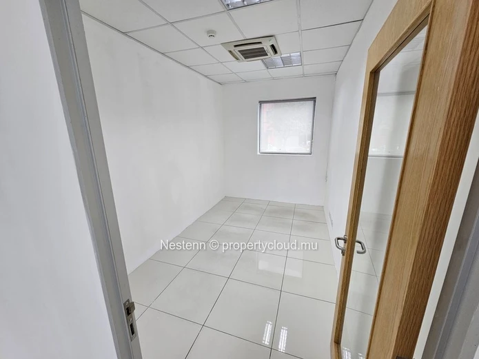 Bureau de 270 m² 