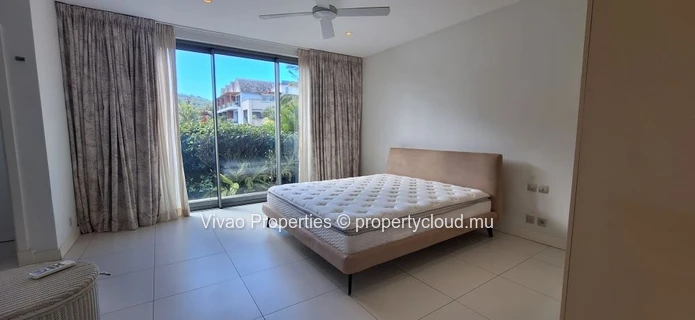 Villa IRS à vendre à Rivière Noire, 5 chambres, piscine privée, vue mer et montagne, proche commodités, amarrage pour...