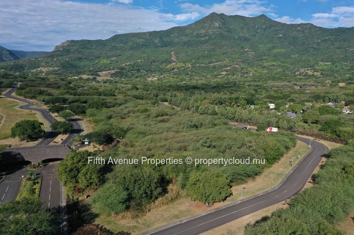 BLACK RIVER - VEFA _ 4 Bedroom villa mountain views