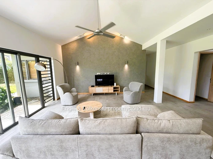 Luxury 4 bedroom Villa with garden and swimming pool for rent in Moka