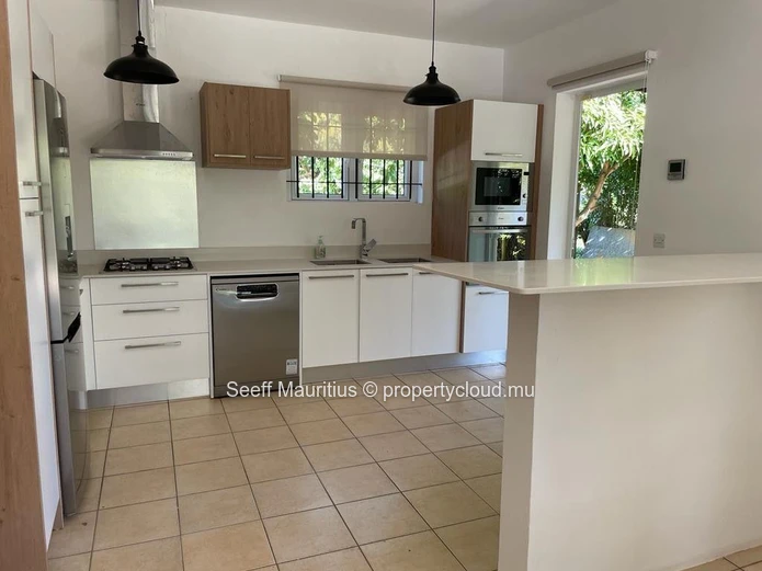 Charmante maison familiale avec jardin, piscine et arbres fruitiers à Roches Noires