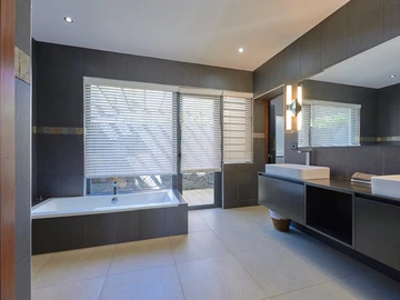 4 Bedroom Villa