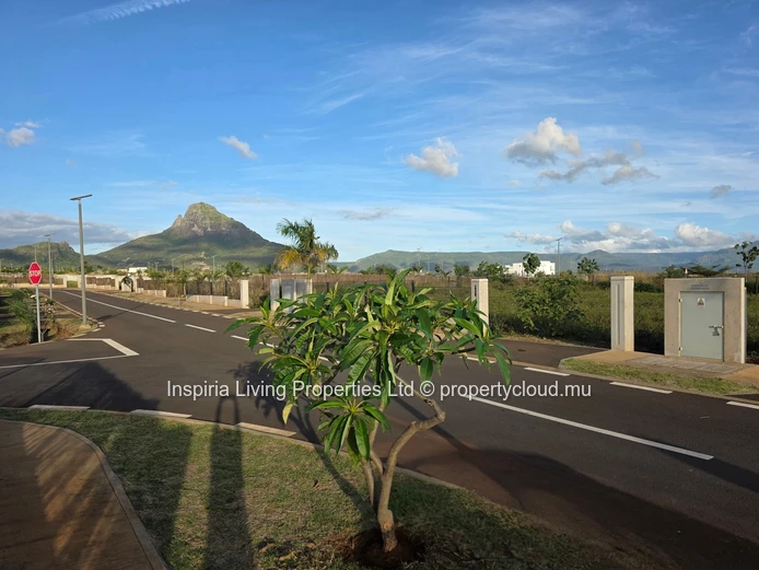 Terrain residentiel de 554.52 m² à Magenta Parkside Flic-en-Flac — vue montagne et mer