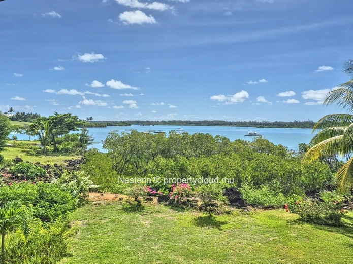 Beautiful 3-Bedroom sea view apartment 