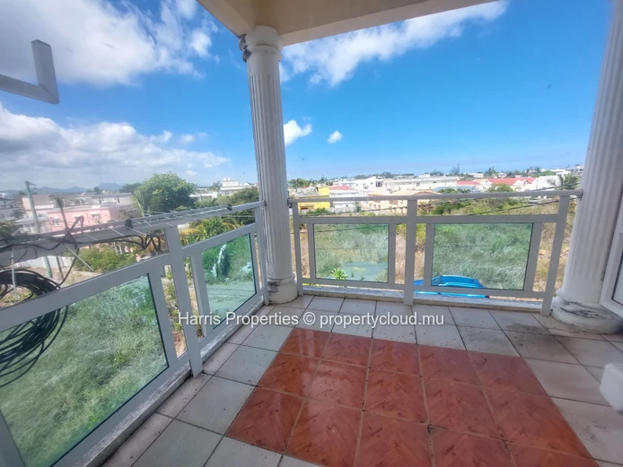 Bel appartement au 2ème étage à louer à Pereybere