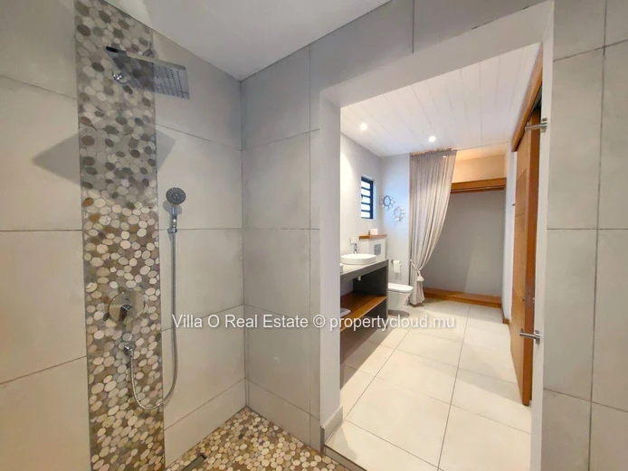 Idéal pour un couple avec adolescent; Splendide pieds dans l'eau de cette villa de 2 chambres en suite en retrait qui...