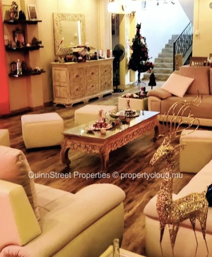 Villa Spacieuse Et Entierement Meublée À Louer