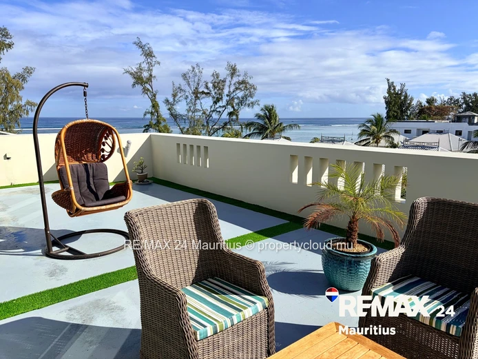 Coastal Penthouse Overlooking the Sea
