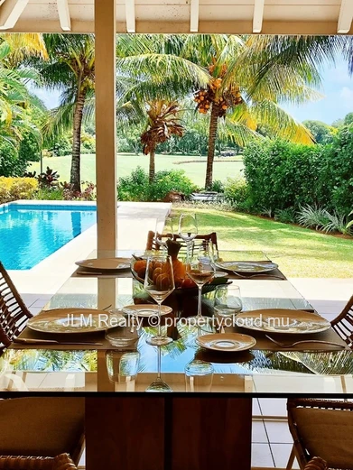Elegant Villa in the Heart of a Prestigious Golf Estate