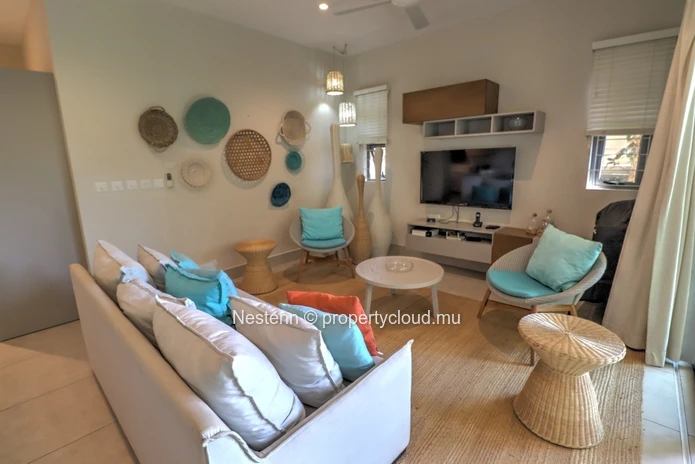 Appartement moderne de 3 chambres avec jardin et accès privé à la plage. 