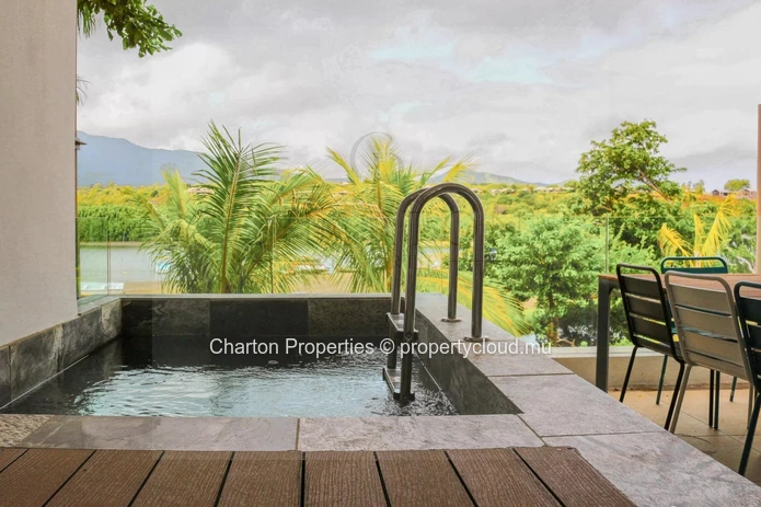 Appartement de prestige de 3 chambres au premier étage avec terrasse au cœur de Rivière Noire