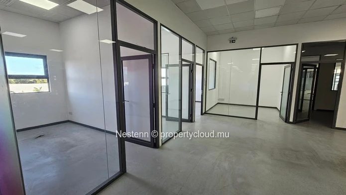Modern offices in strategic location and excellent accessibility