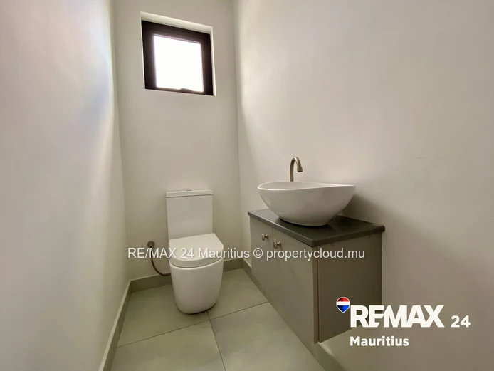 Stylish 3-Bedroom Apartment in the Heart of Tamarin