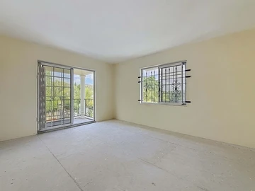 6 Bedroom House