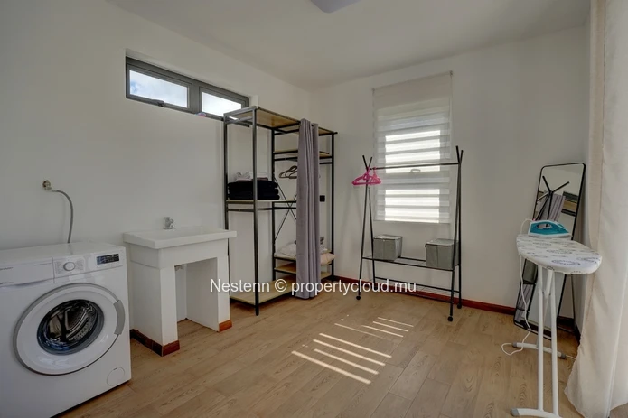 Maison moderne de 226 m² dans le Morcellement Fairview.