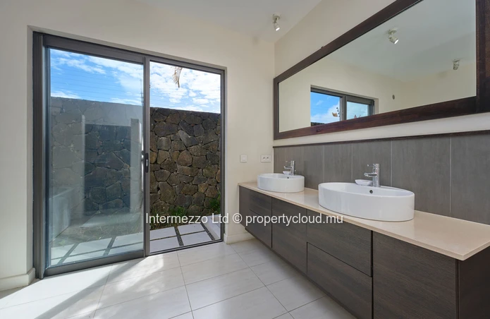 Villa Hibiscus — PDS | 221 m² | 681 m² de terrain | 840 000 €
