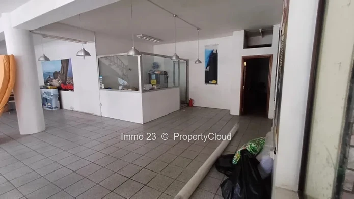 Emplacement commercial - 150m2 - Port Louis - Ref. EM79036LO