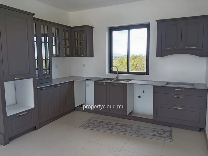 À VENDRE – PENTHOUSE NEUF 180 m² – CENTRE GRAND BAIE