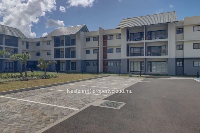 Appartement moderne & luxueux au rez-de-chaussée avec jardin privatif et vue panoramique 