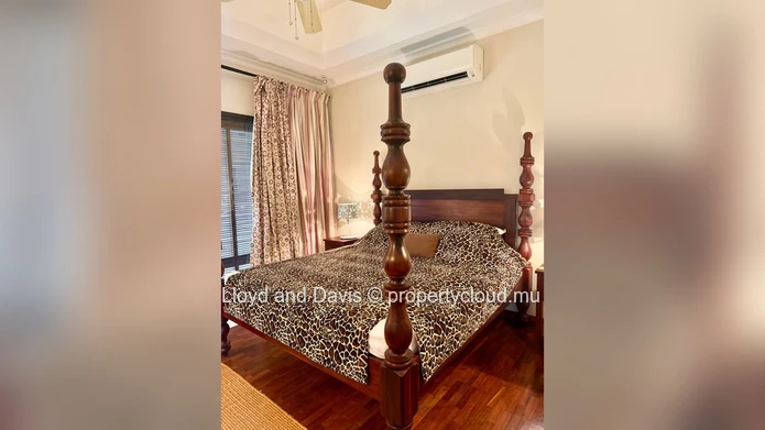 Luxury 6-Bedroom Villa with Golf Course Views in Tamarina