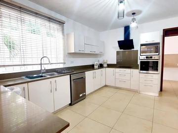 4 Bedroom Villa