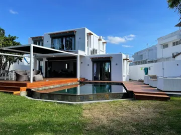 4 Bedroom Villa