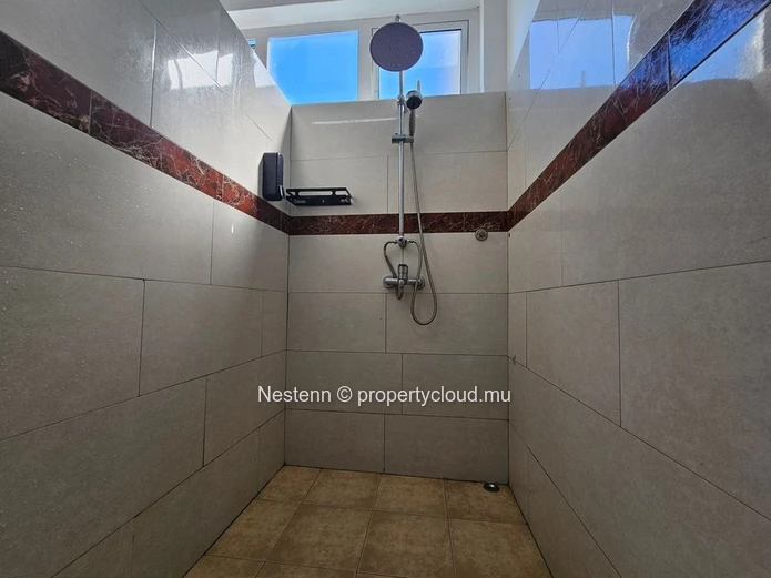 Vie côtière moderne – Spacieux appartement de 3 chambres au cœur de Blue Bay