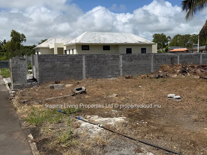Terrain de 641 m² dans une communaute fermee a Naturo Villas Bras d'Eau