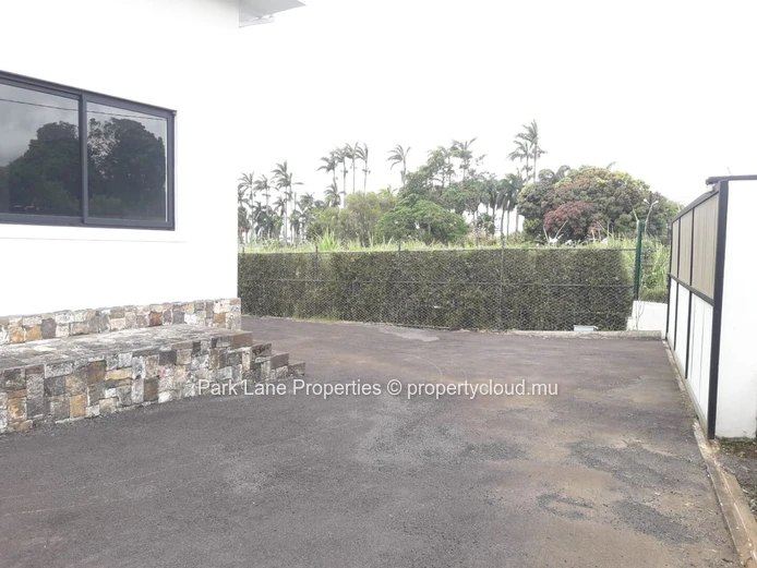 Versatile Building with Residential Potential