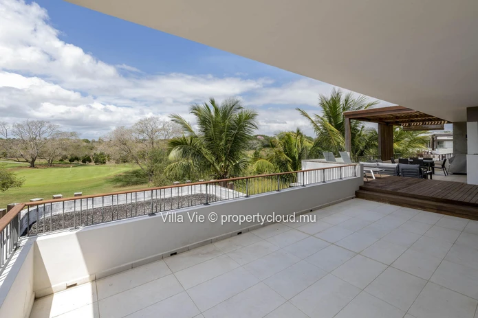 Mont Choisy - 3-bedroom penthouse with golf view